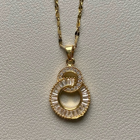 Crossover Circles Pendant Necklace - Picture 1 of 3